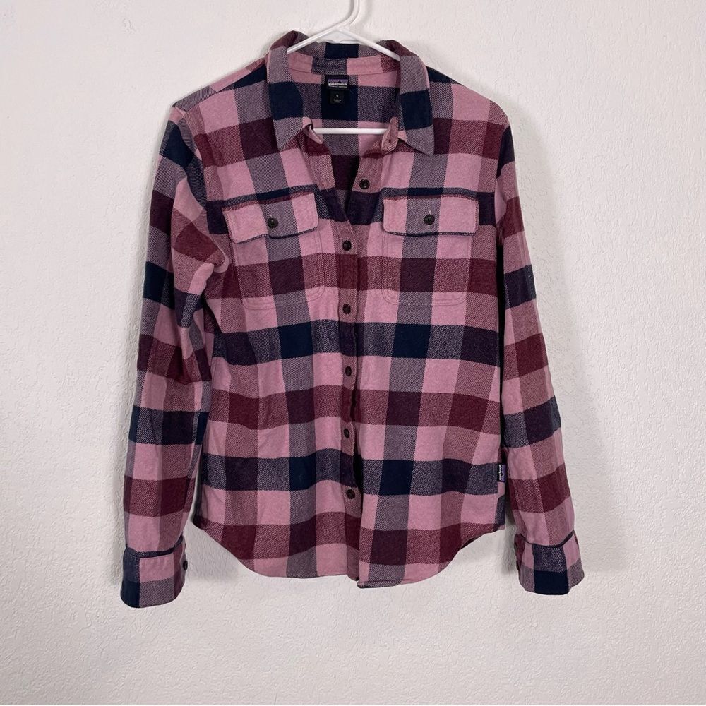 Patagonia Pink with Maroon &‎ Navy Blue Plaid Button Front Shirt